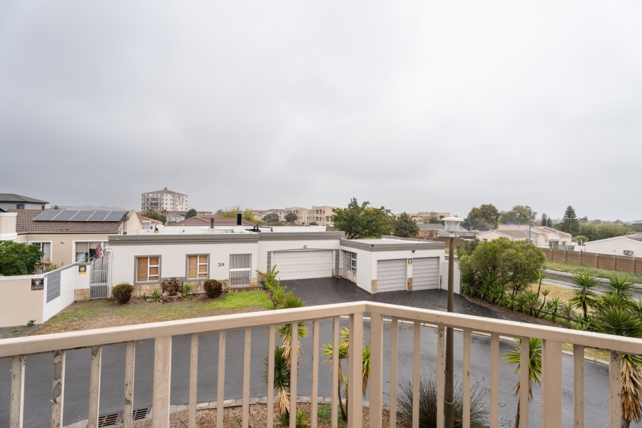 5 Bedroom Property for Sale in Parklands Western Cape